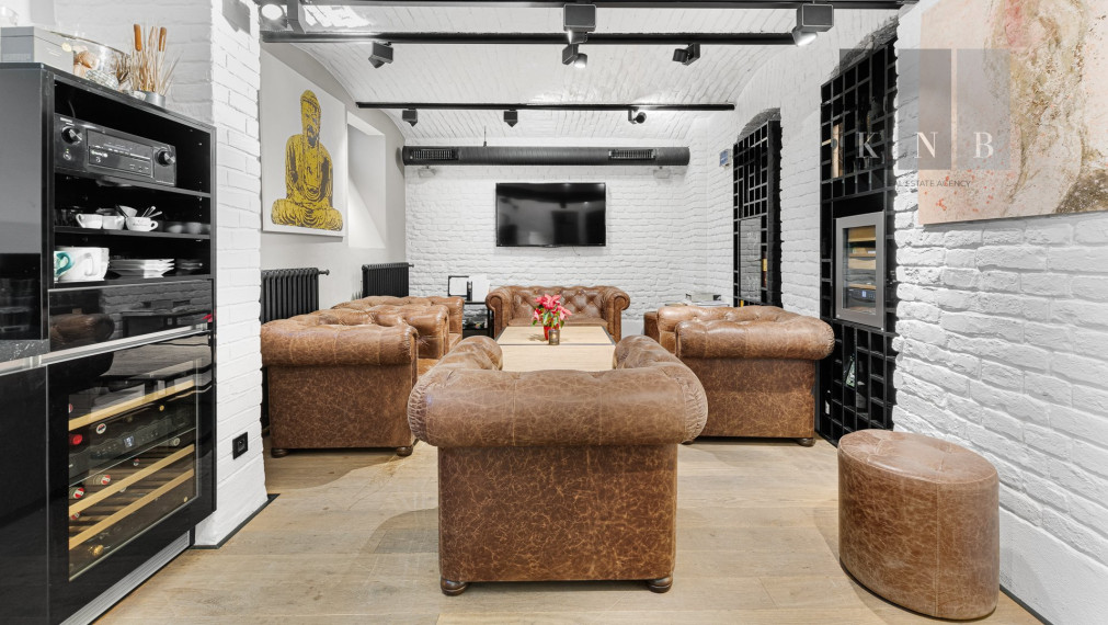 Sale of an exclusive and fully renovated historic building on Štefánikova Street in Bratislava