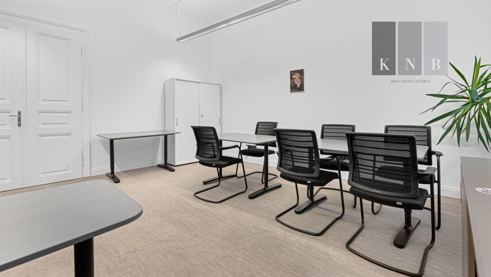 Sale of an exclusive and fully renovated historic building on Štefánikova Street in Bratislava