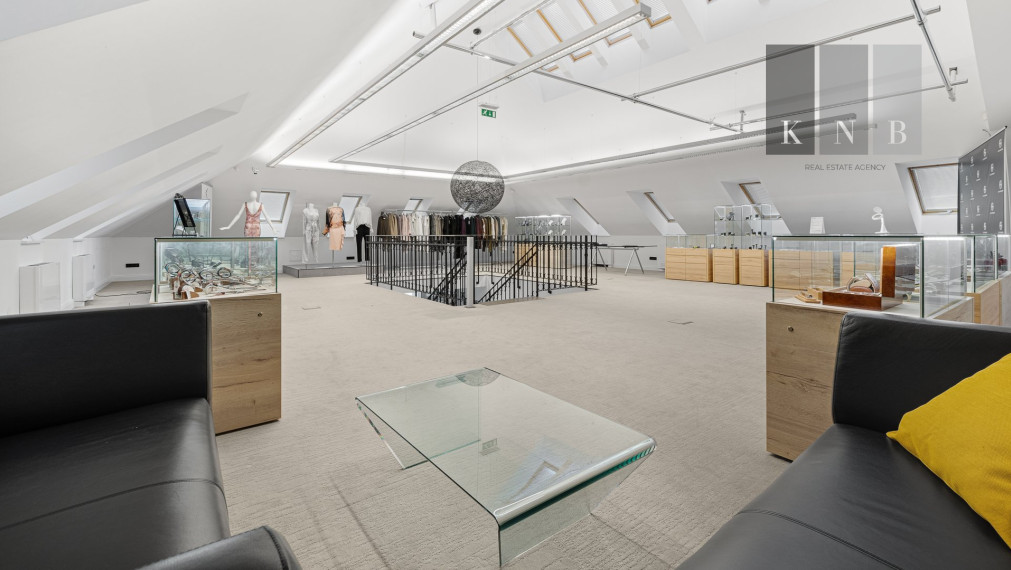 Sale of an exclusive and fully renovated historic building on Štefánikova Street in Bratislava