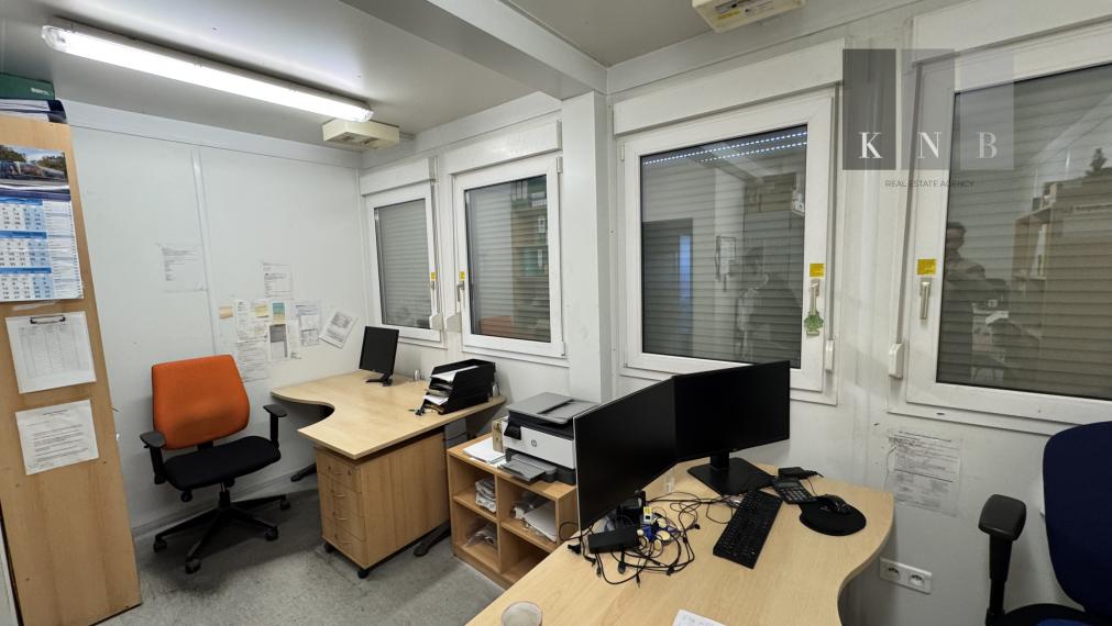 Prenájom skladového priestoru 1640 m² s kanceláriou v meste Bratislava - Rača