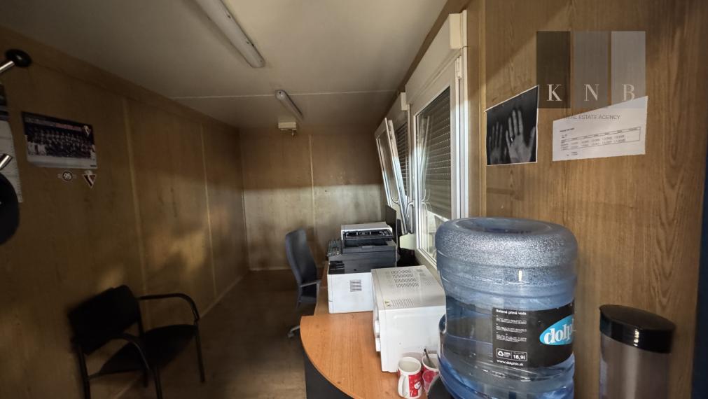 Prenájom skladového priestoru 1640 m² s kanceláriou v meste Bratislava - Rača