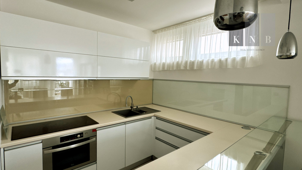 Rental of an above-standard 3-room apartment 88 m² with 2 parking spaces on Galvaniho Street in Bratislava