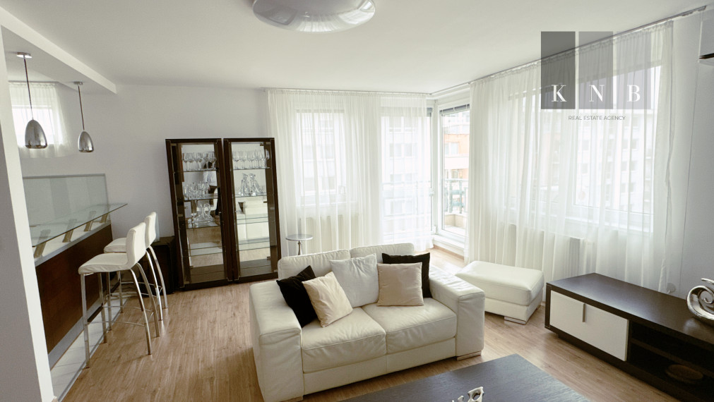 Rental of an above-standard 3-room apartment 88 m² with 2 parking spaces on Galvaniho Street in Bratislava