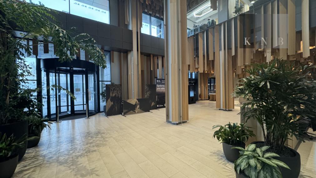 Prenájom samostatného kancelárskeho traktu 200 m² v jedinečnej budove Einpark v meste Bratislava