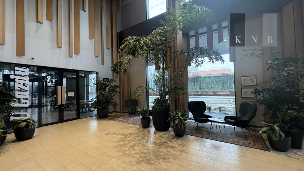 Prenájom samostatného kancelárskeho traktu 200 m² v jedinečnej budove Einpark v meste Bratislava