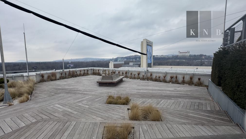 Prenájom samostatného kancelárskeho traktu 200 m² v jedinečnej budove Einpark v meste Bratislava