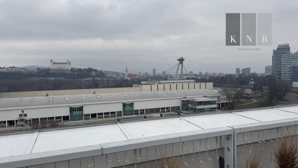 Prenájom samostatného kancelárskeho traktu 200 m² v jedinečnej budove Einpark v meste Bratislava