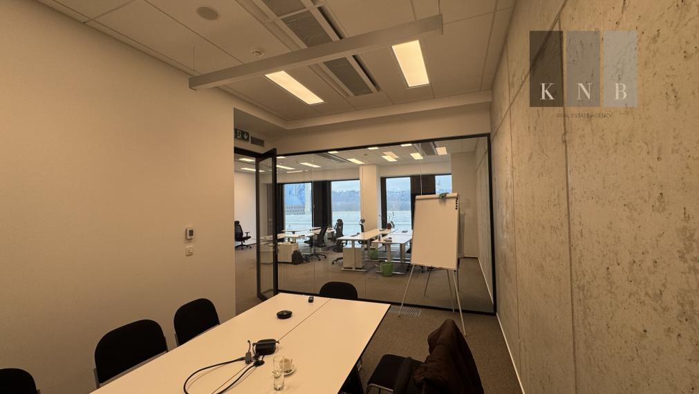 Prenájom samostatného kancelárskeho traktu 200 m² v jedinečnej budove Einpark v meste Bratislava