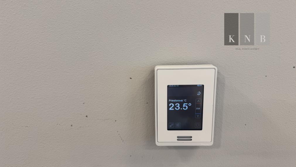 Prenájom samostatného kancelárskeho traktu 200 m² v jedinečnej budove Einpark v meste Bratislava