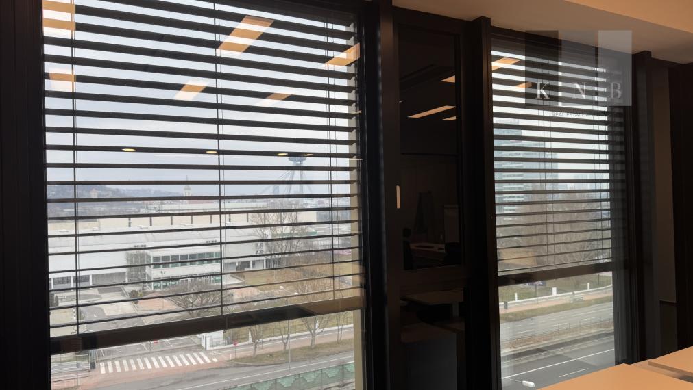 Prenájom samostatného kancelárskeho traktu 200 m² v jedinečnej budove Einpark v meste Bratislava