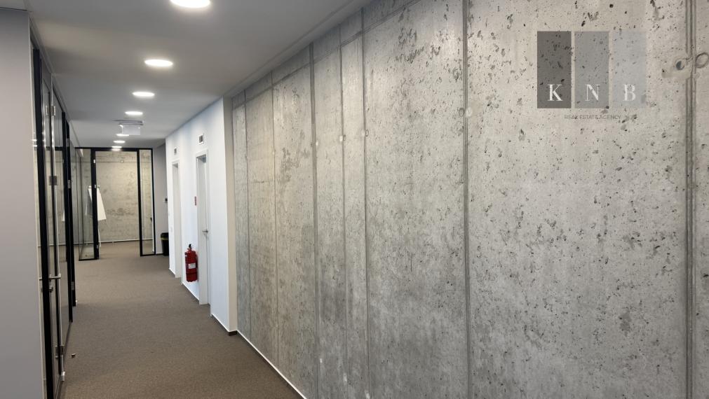 Prenájom samostatného kancelárskeho traktu 200 m² v jedinečnej budove Einpark v meste Bratislava