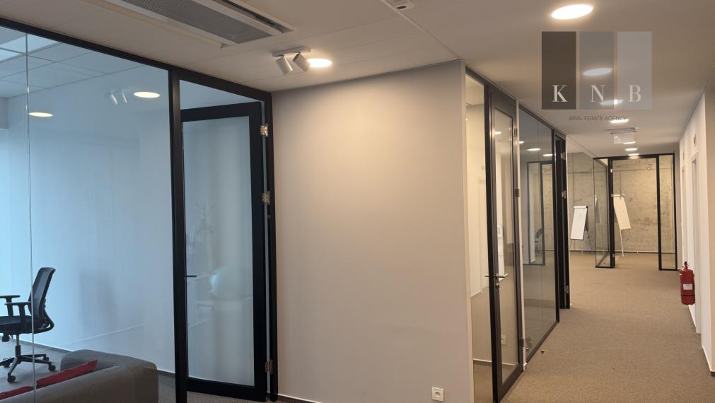 Prenájom samostatného kancelárskeho traktu 200 m² v jedinečnej budove Einpark v meste Bratislava