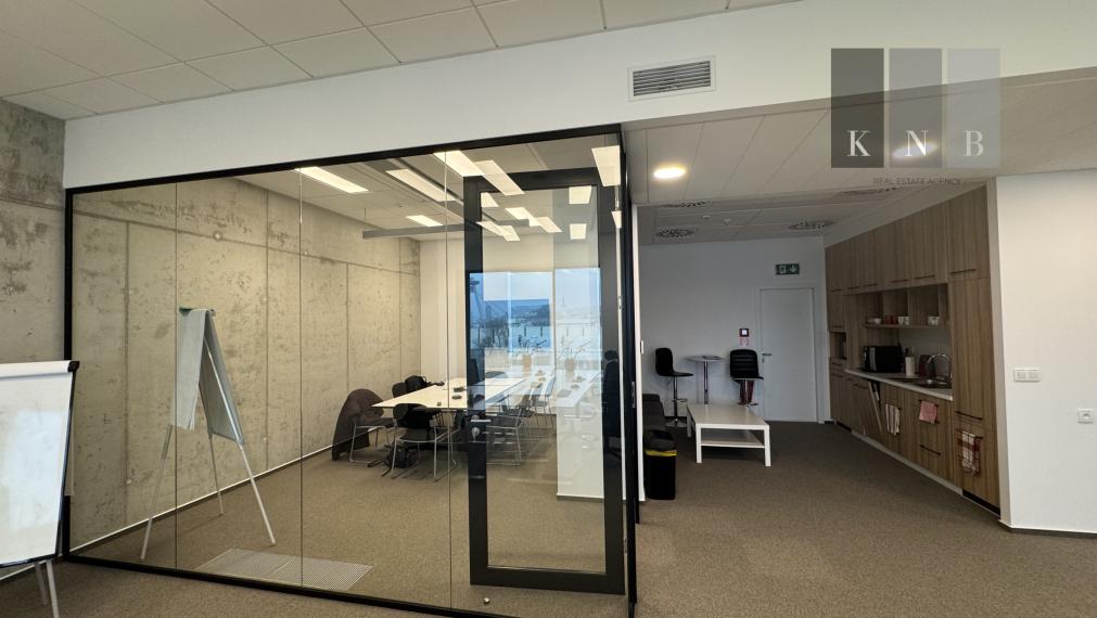 Prenájom samostatného kancelárskeho traktu 200 m² v jedinečnej budove Einpark v meste Bratislava