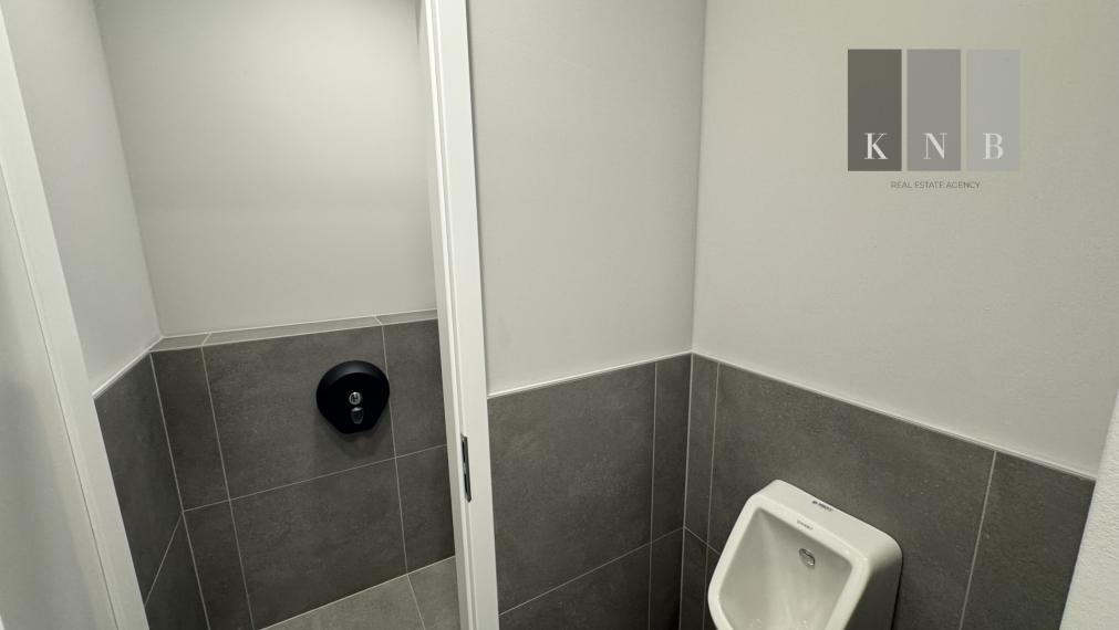 Prenájom samostatného kancelárskeho traktu 200 m² v jedinečnej budove Einpark v meste Bratislava