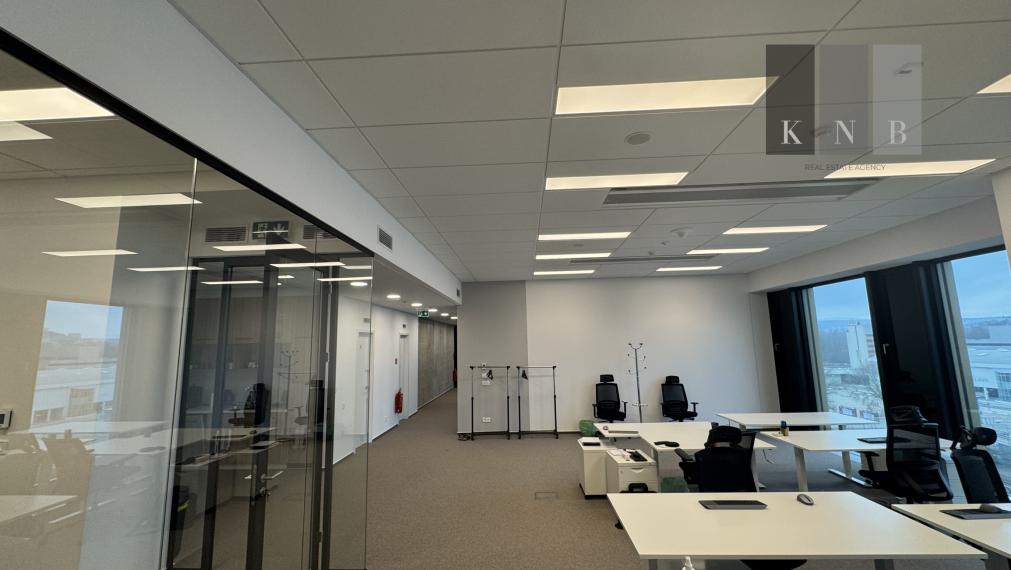 Prenájom samostatného kancelárskeho traktu 200 m² v jedinečnej budove Einpark v meste Bratislava