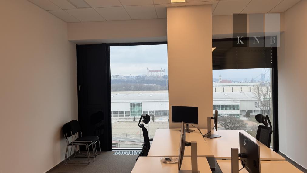 Prenájom samostatného kancelárskeho traktu 200 m² v jedinečnej budove Einpark v meste Bratislava