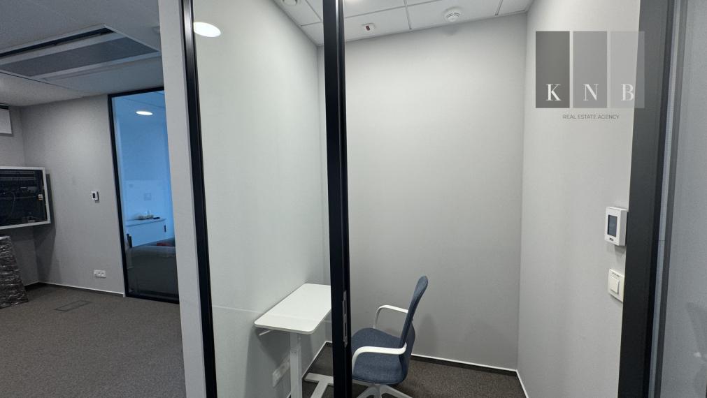 Prenájom samostatného kancelárskeho traktu 200 m² v jedinečnej budove Einpark v meste Bratislava