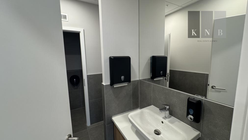 Prenájom samostatného kancelárskeho traktu 200 m² v jedinečnej budove Einpark v meste Bratislava