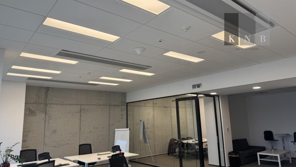 Prenájom samostatného kancelárskeho traktu 200 m² v jedinečnej budove Einpark v meste Bratislava