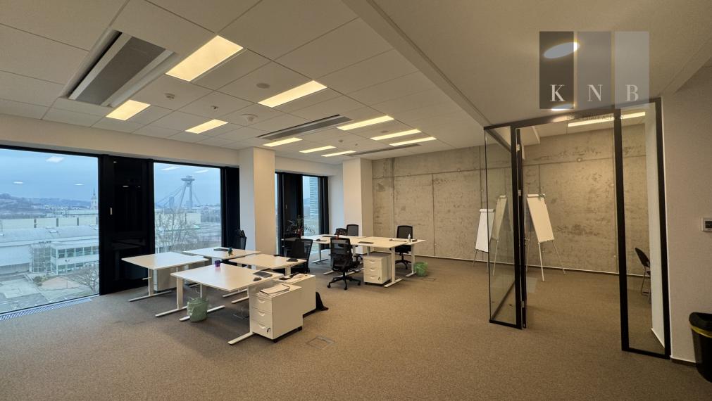 Prenájom samostatného kancelárskeho traktu 200 m² v jedinečnej budove Einpark v meste Bratislava