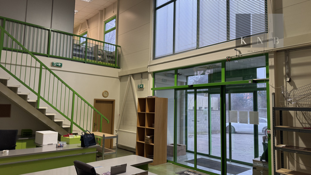 Prenájom 2-podlažného obchodno-skladového priestoru 700 m² na Bajkalskej ulici v meste Bratislava