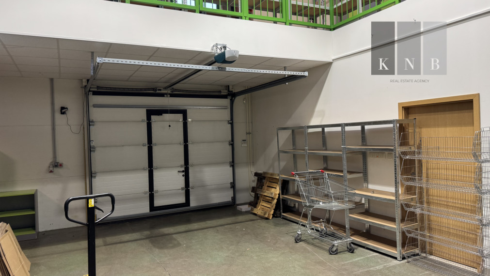 Prenájom 2-podlažného obchodno-skladového priestoru 700 m² na Bajkalskej ulici v meste Bratislava