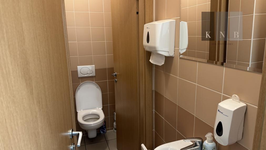 Prenájom 2-podlažného obchodno-skladového priestoru 700 m² na Bajkalskej ulici v meste Bratislava