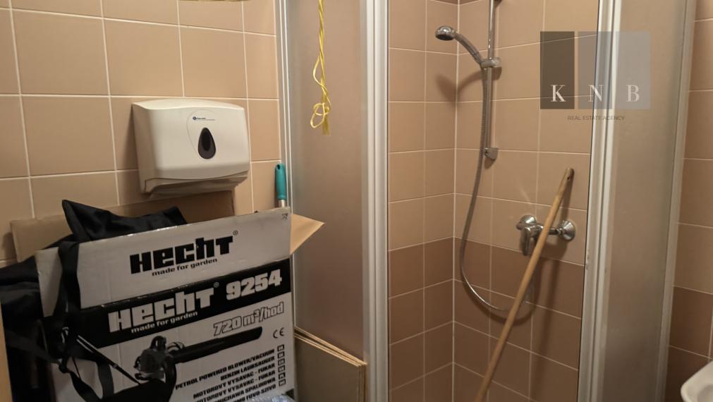 Prenájom 2-podlažného obchodno-skladového priestoru 700 m² na Bajkalskej ulici v meste Bratislava