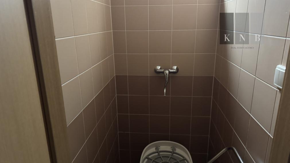 Prenájom 2-podlažného obchodno-skladového priestoru 700 m² na Bajkalskej ulici v meste Bratislava