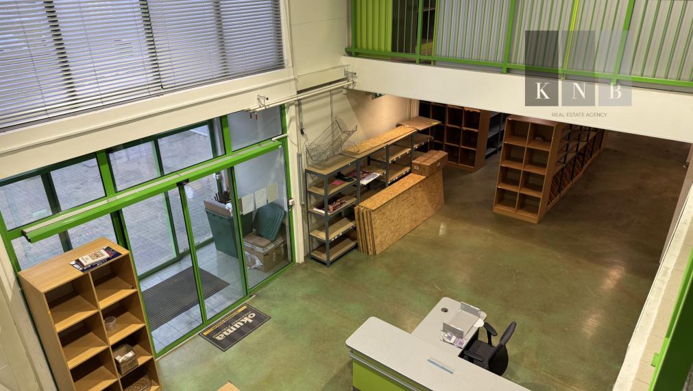 Prenájom 2-podlažného obchodno-skladového priestoru 700 m² na Bajkalskej ulici v meste Bratislava