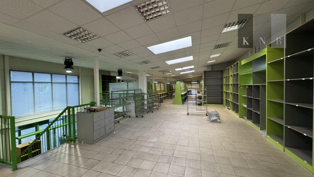 Prenájom 2-podlažného obchodno-skladového priestoru 700 m² na Bajkalskej ulici v meste Bratislava