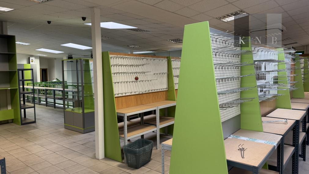 Prenájom 2-podlažného obchodno-skladového priestoru 700 m² na Bajkalskej ulici v meste Bratislava