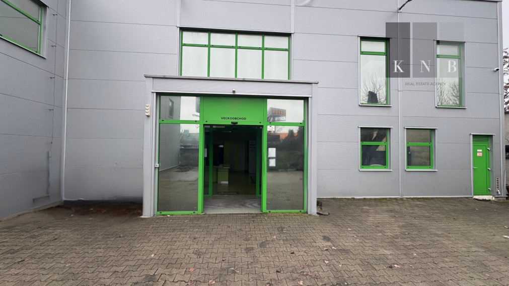 Prenájom 2-podlažného obchodno-skladového priestoru 700 m² na Bajkalskej ulici v meste Bratislava