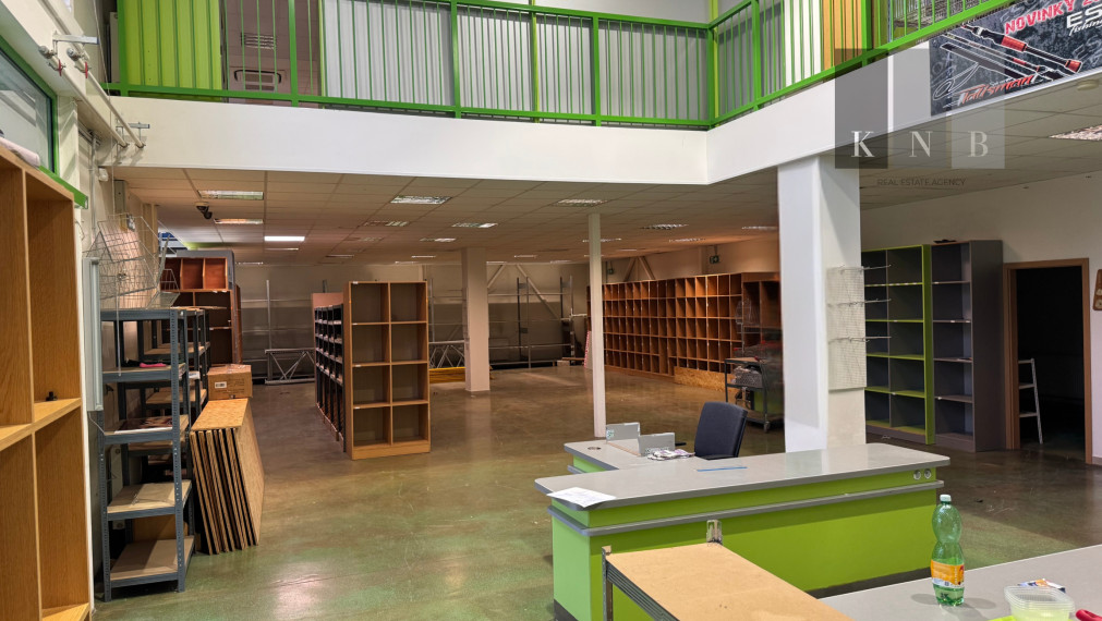 Prenájom 2-podlažného obchodno-skladového priestoru 700 m² na Bajkalskej ulici v meste Bratislava