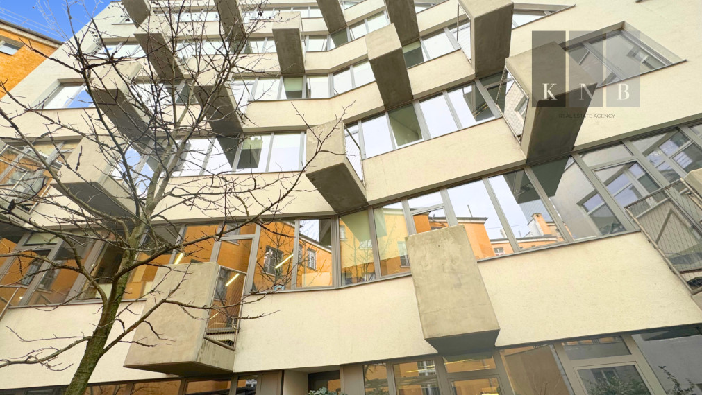 Prenájom samostatného kancelárskeho traktu 187 m² priamo v historickom centre mesta Bratislava