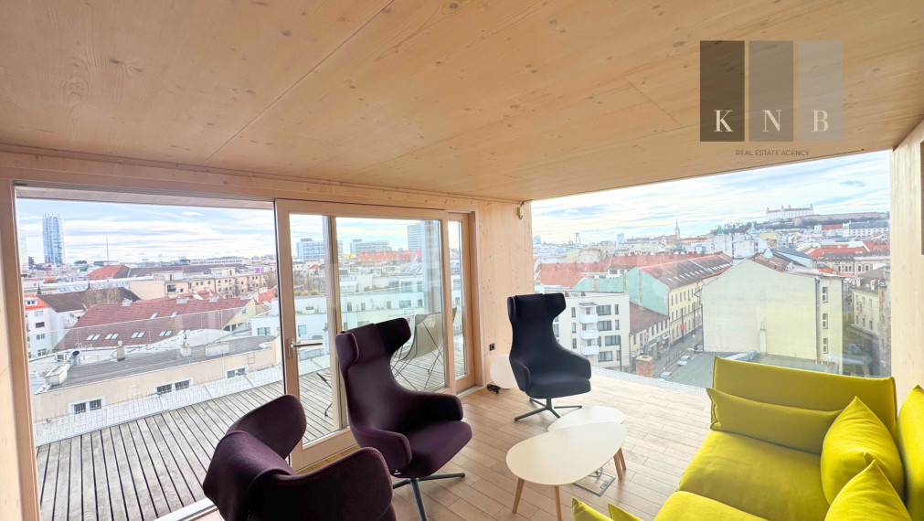 Prenájom samostatného kancelárskeho traktu 187 m² priamo v historickom centre mesta Bratislava