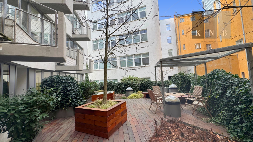 Prenájom samostatného kancelárskeho traktu 187 m² priamo v historickom centre mesta Bratislava