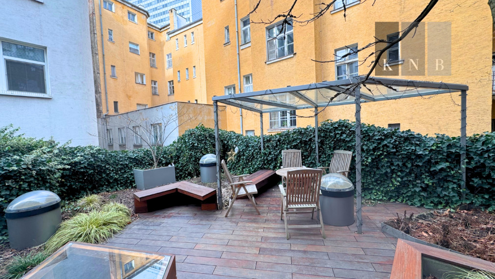 Prenájom samostatného kancelárskeho traktu 187 m² priamo v historickom centre mesta Bratislava