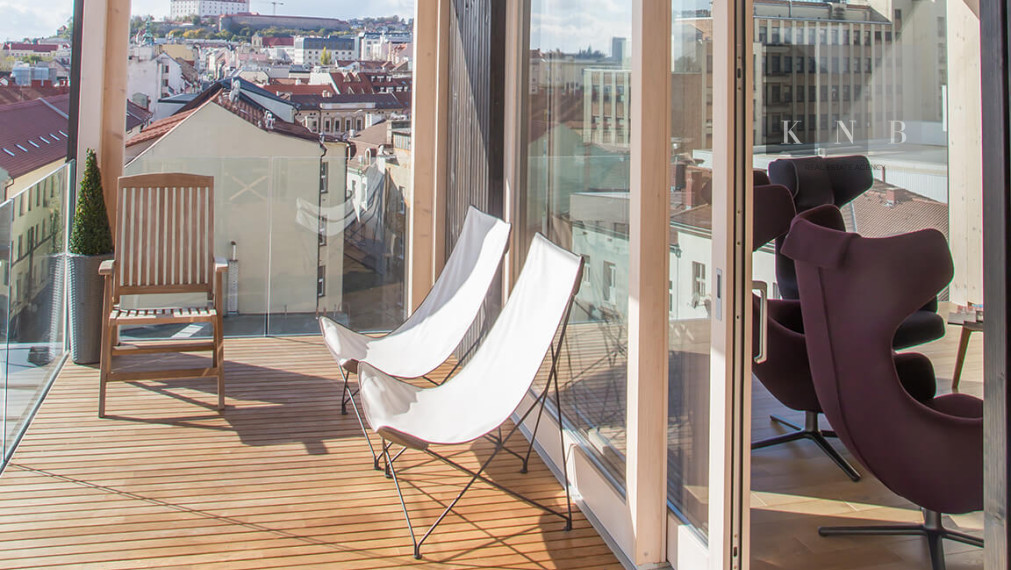 Prenájom samostatného kancelárskeho traktu 187 m² priamo v historickom centre mesta Bratislava