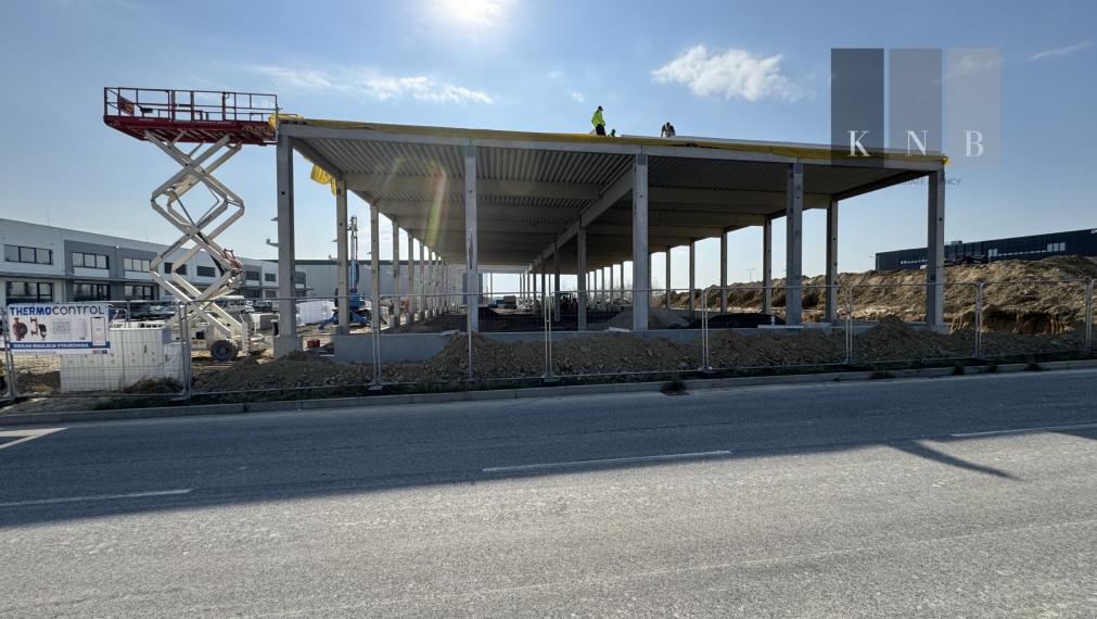 Predaj úplne nových obchodných skladov od 300 m² pri diaľnici D1 SENEC