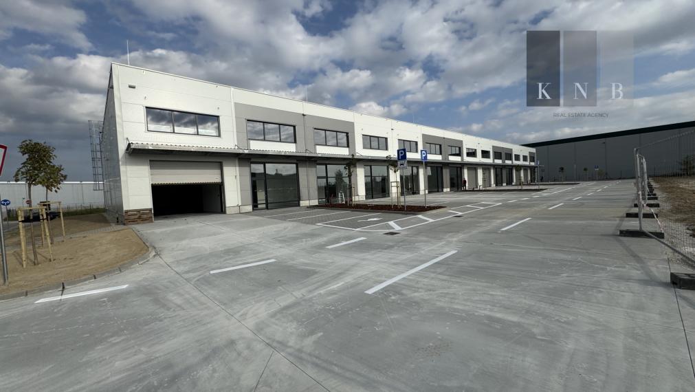 Predaj úplne nových obchodných skladov od 300 m² pri diaľnici D1 SENEC