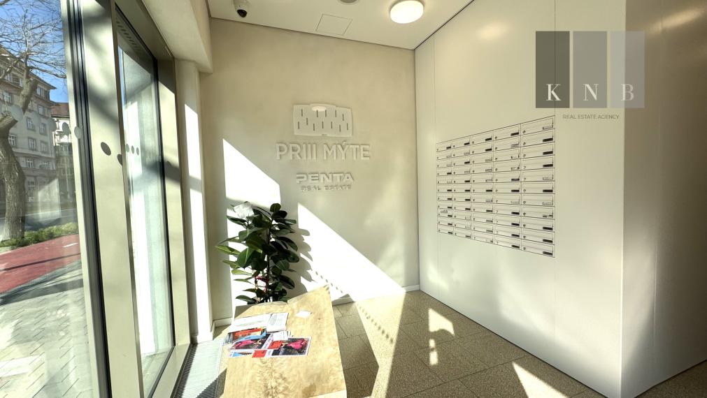 Predaj samostatného kancelárskeho priestoru 174,3 m² v úplne novej rezidenčnej budove na Račianskej ulici v meste Bratislava