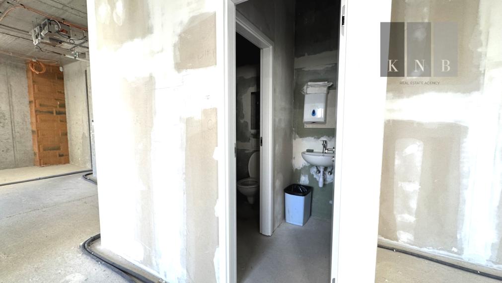 Predaj samostatného kancelárskeho priestoru 174,3 m² v úplne novej rezidenčnej budove na Račianskej ulici v meste Bratislava