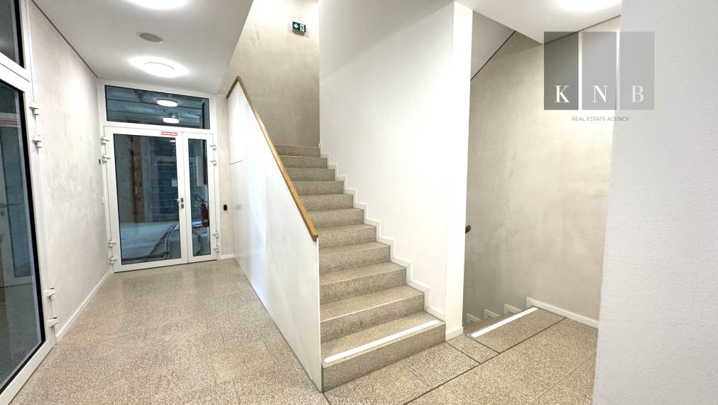 Predaj samostatného kancelárskeho priestoru 174,3 m² v úplne novej rezidenčnej budove na Račianskej ulici v meste Bratislava