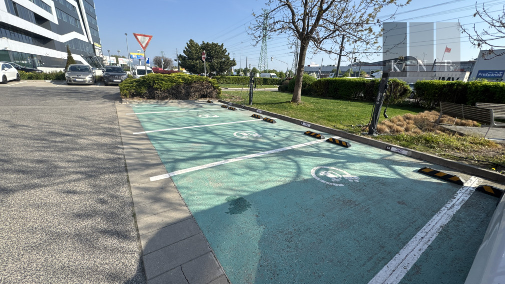 Prenájom samostatného kancelárskeho priestoru 586 m² v GBC I v meste Bratislava