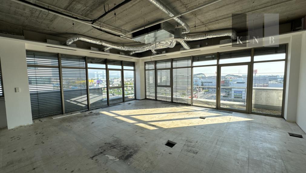 Prenájom samostatného kancelárskeho priestoru od 200 m² v GBC I v meste Bratislava