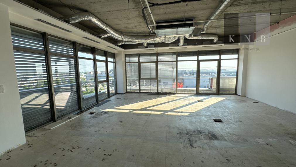 Prenájom samostatného kancelárskeho priestoru od 200 m² v GBC I v meste Bratislava