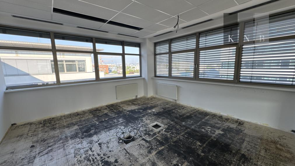 Prenájom samostatného kancelárskeho priestoru od 200 m² v GBC I v meste Bratislava
