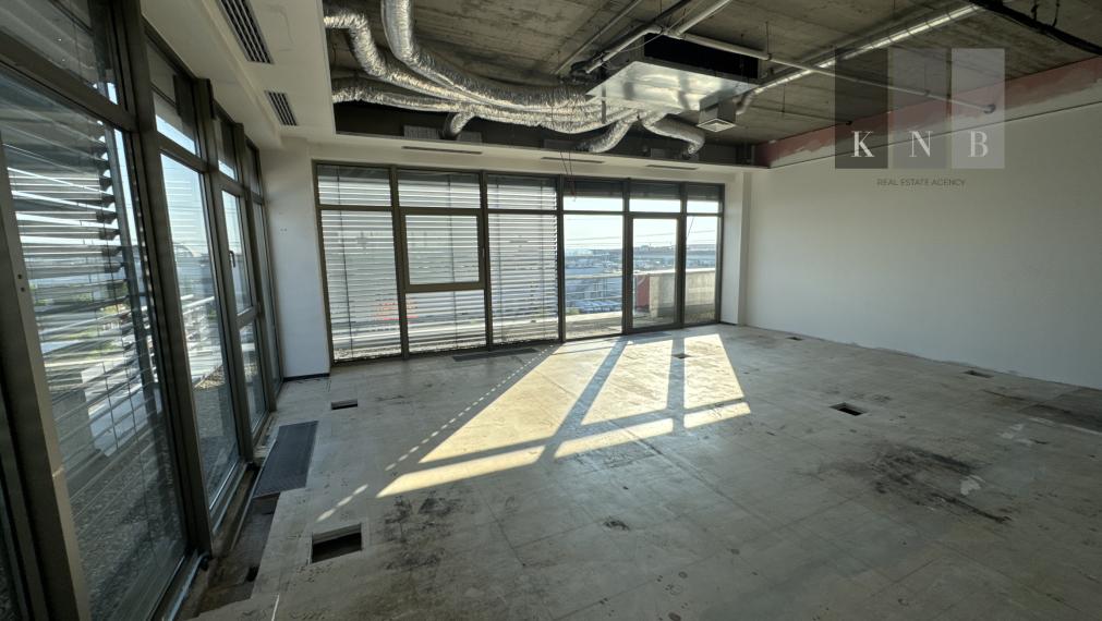 Prenájom samostatného kancelárskeho priestoru od 200 m² v GBC I v meste Bratislava