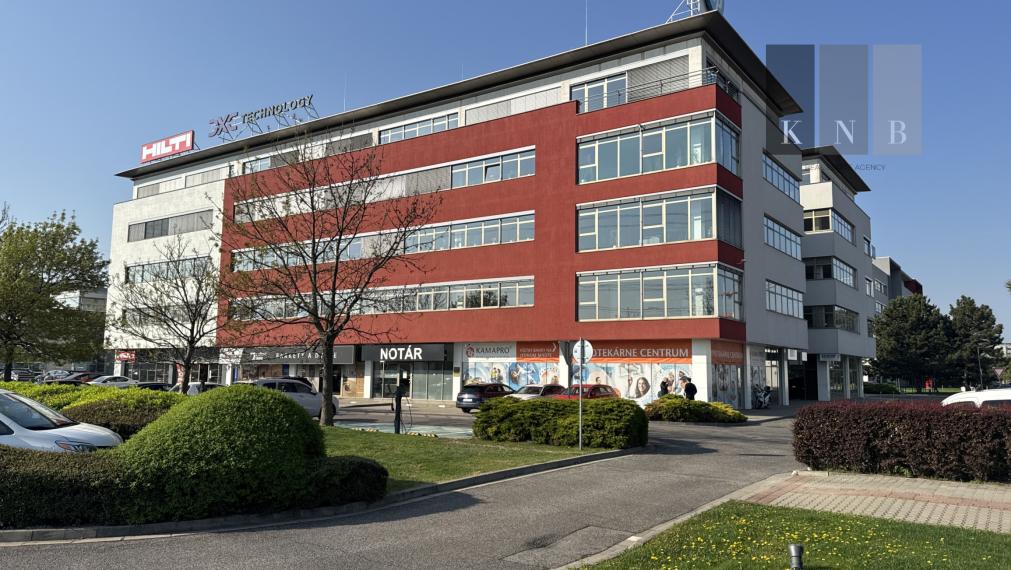 Prenájom samostatného kancelárskeho priestoru od 200 m² v GBC I v meste Bratislava